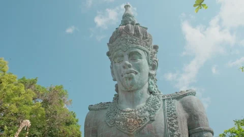 Vishnu statue close view , Garuda Wisnu Kencana Cultural Park, Bali 库存影片 339776876