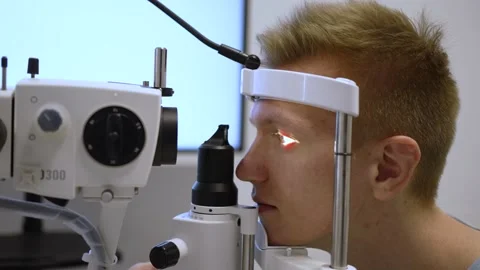 Vision diagnostics before laser vision correction by the SMILE method 動画素材 162631415