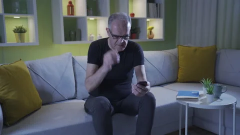 Vision problem, blurred vision. Old man. 스톡 동영상 235458914