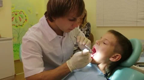 The visit to the dentist 库存影片 12884396