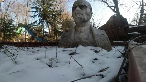 Visiting private open air decommunization museum, collection of Lenin monuments Stock-Footage 147122852