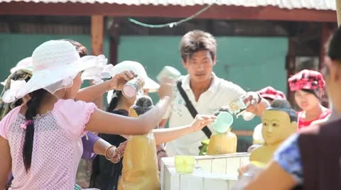 Visitors in Bagan temple 스톡 동영상 11330059