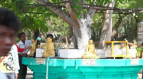 Visitors in Bagan temple 스톡 동영상 11330154