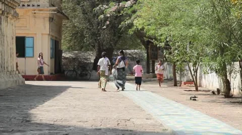 Visitors in Bagan temple 库存影片 11330255