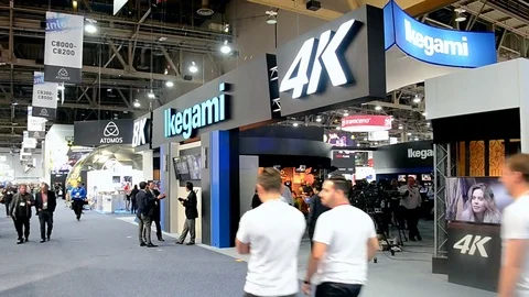 Visitors at computer show in Las Vegas, USA. Video stock 72473991