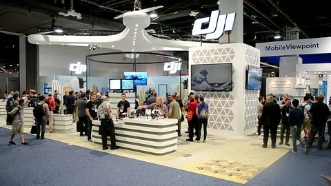 Visitors at computer show in Las Vegas, USA. Video stock 72474689