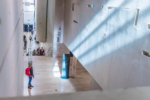 Visitors explore Dublin's National Gallery of Ireland on a sunny September da Stock Photos