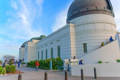 Visitors Exploring Griffith Observatory on a Sunny Day 写真素材