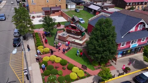 Visitors Gathering Around World’s Largest Outdoor Cuckoo Clock in Sugarcreek Video stock 319467128