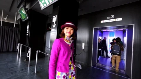 Visitors go back to the elevator from the observatory of Tokyo Tower. Japan Vídeos de archivo 77502602