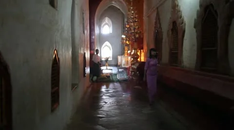 Visitors inside pagoda in Bagan 스톡 동영상 11285433