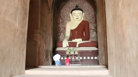 Visitors inside pagoda in Bagan 스톡 동영상 11331539