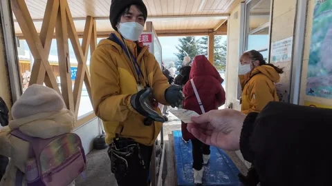 Visitors Queue Ticket Check Entrance Asahiyama Zoo Winter Japan Видео 333314383
