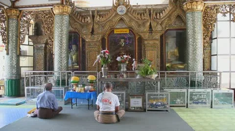 Visitors in Sule Pagoda 库存影片 11441588