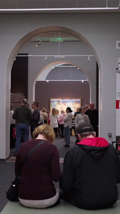 Visitors viewing "Bathing Men" by Edvard Munch Vidéo 347276990