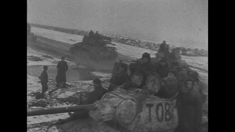 Vistula–Oder offensive. Soviet tanks Video stock 261562660