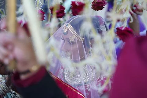 Visuals of a Beautiful Indian Bride entry. Rajasthani Marwadi Wedding. Foto stock