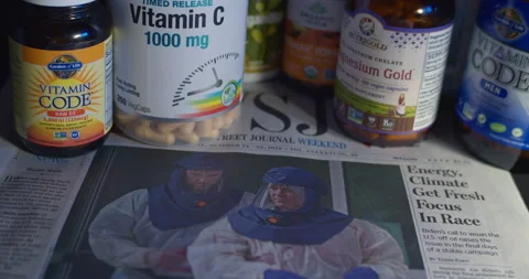 Vitamin D3 5,000IU made from Raw organic Vegetable and fruit Blend. Stockbeeldmateriaal 142333144