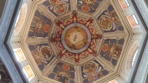 Viterbo Cathedral dome view from bottom Vidéo 157583543