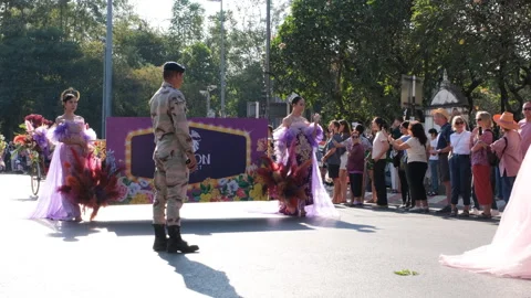Vivid costumed participants walking in procession Vídeo Stock 343919152