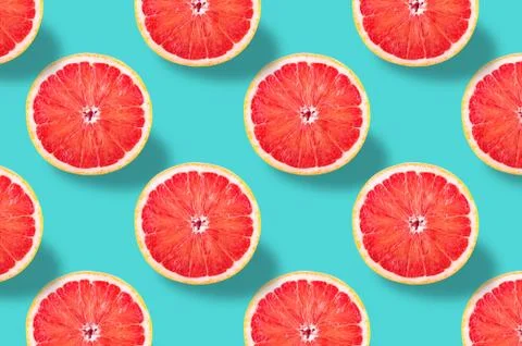 Vivid fruit pattern of fresh grapefruit on colourful background Foto stock