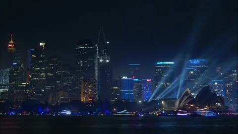 Vivid light show time lapse over Sydney Opera House and cityscape 4K Stockbeeldmateriaal 165521865