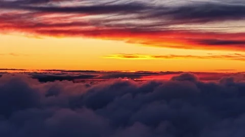 Vivid Red and Orange Sunset Above Clouds Stockbeeldmateriaal 336755032