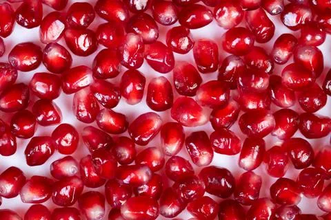 Vivid seed closeup. Detailed macro image showcasing nourishing fresh pomegranate 库存照片