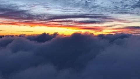 Vivid Sunrise Over Rolling Clouds Captured from Above Vidéo 336662503