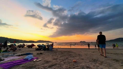 Vivid Sunset on Phi Phi Island Beach in Vibrant Time-Lapse Footage 動画素材 327454918