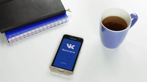 The Vkontakte application is loaded for a very long time 스톡 동영상 99835764