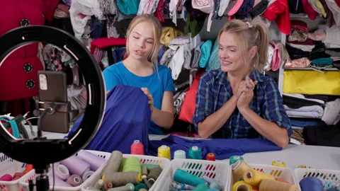Vloggers talk about the chosen fabric and its properties and uses. Video stock 245437271