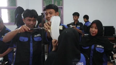 Vocational high school students practice configuring a Wi-Fi network Stock-Footage 341835143