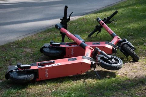 Voi Shared E-Scooters in Munich, Germany Foto stock