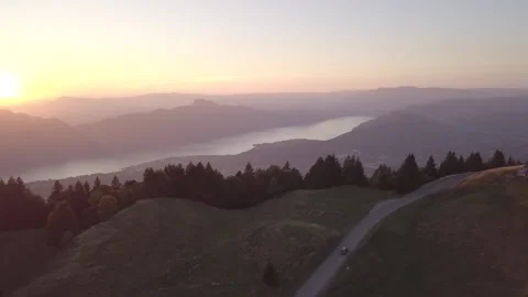 Voiture au coucher de soleil - Drone Stock Footage