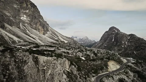 Vol de drone a la blue hour dans les dolomites Stock Footage 289416094