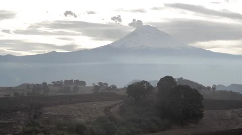 Volcan Popocatepetl Stock Footage