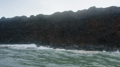 Volcanic Cliffs with Crashing Waves Next to Hawaii's Kilauea Volcano Видео 88308470