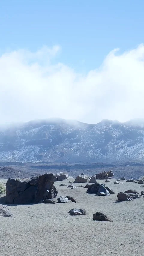 Volcanic desert with clouds moving over teide national park Vidéo 329865174