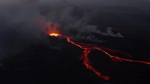 Volcanic Eruption Aerial View Featuring Molten Lava Flows and Rising Smoke 库存影片 331044544