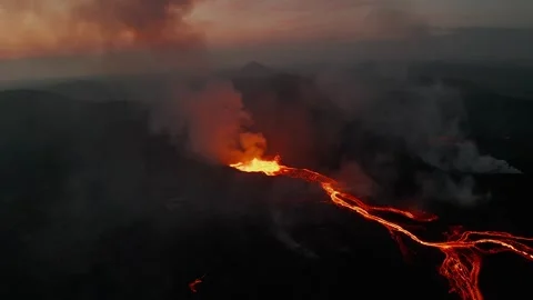 Volcanic Eruption Aerial View Featuring Molten Lava Flowing at Twilight 库存影片 331044847