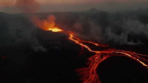 Volcanic Eruption Aerial View Featuring Glowing Molten Lava Flow at Dusk Vídeos de archivo 331044868
