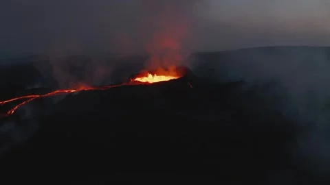 Volcanic Eruption at Night with Glowing Lava Flowing from the Crater Peak 库存影片 331044461