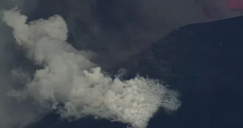 Volcanic gas 스톡 동영상 162346165