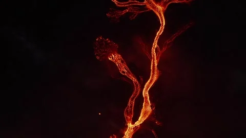 Volcanic Lava Flow Aerial View Featuring Glowing Molten Rock Formations 库存影片 331044749