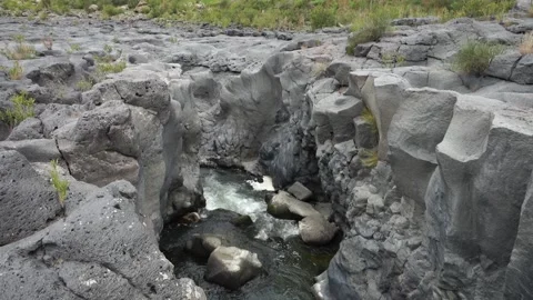 Volcanic Rock Sicily Nature Split By Fault Smoothed By Waters Gorge Simeto River Vídeos de archivo 150194893