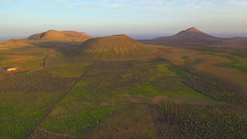 Volcano and aloe drone view in Lajares, Fuerteventura, Canary Island 스톡 동영상 119588649