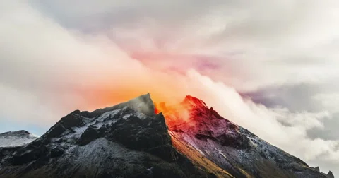 Volcano erupting Vídeo Stock 57512725