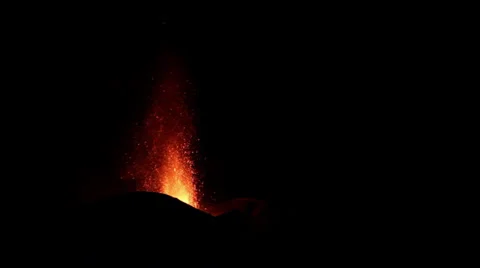 Volcano eruption in the night 库存影片 35372673