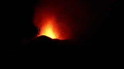 Volcano eruption in the night 库存影片 35377565